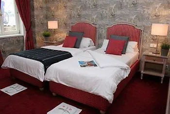 Szálloda Floor 4*